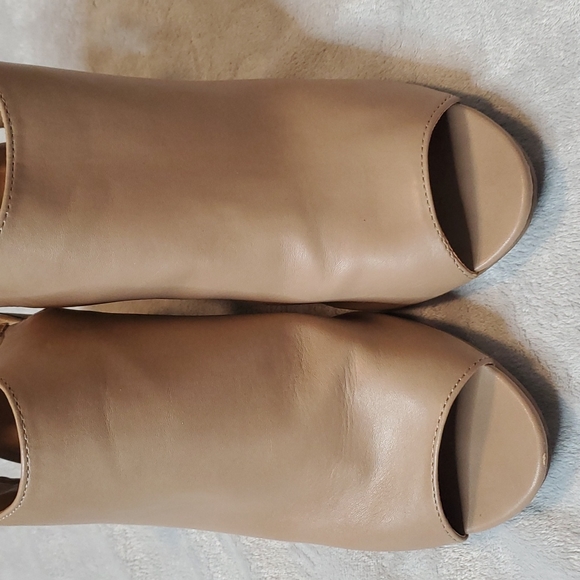 Le Chateau Wedges Open Toe Size 8 Snap Button Closure - Picture 5 of 8